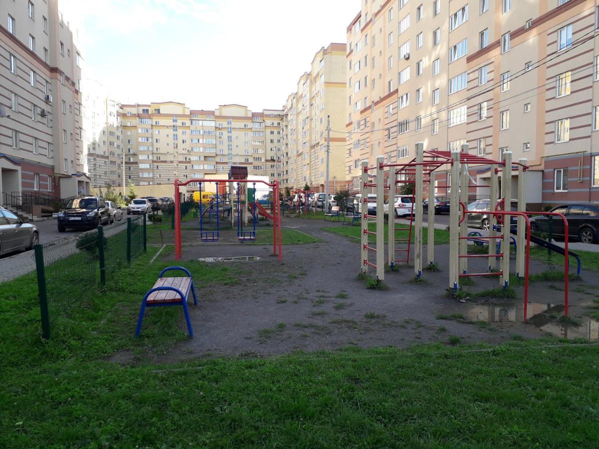 Apartment On Getmana Vigovskogo 49 Rivne Exteriör bild